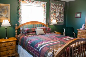 3 Schlafzimmer, Schreibtisch, Bügeleisen/Bügelbrett, Reisekinderbett