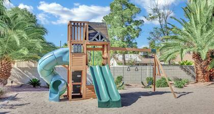 VILLA Sleeps 16~Pool,Spa,Gameroom,Billards,Playground Near Strip~park RV~License