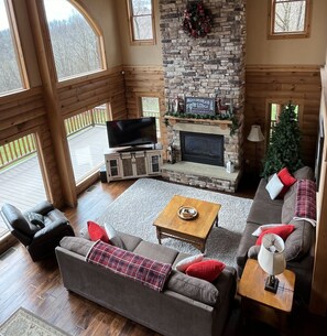 Smart TV, chimenea y futbolito 