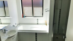 Bathtub