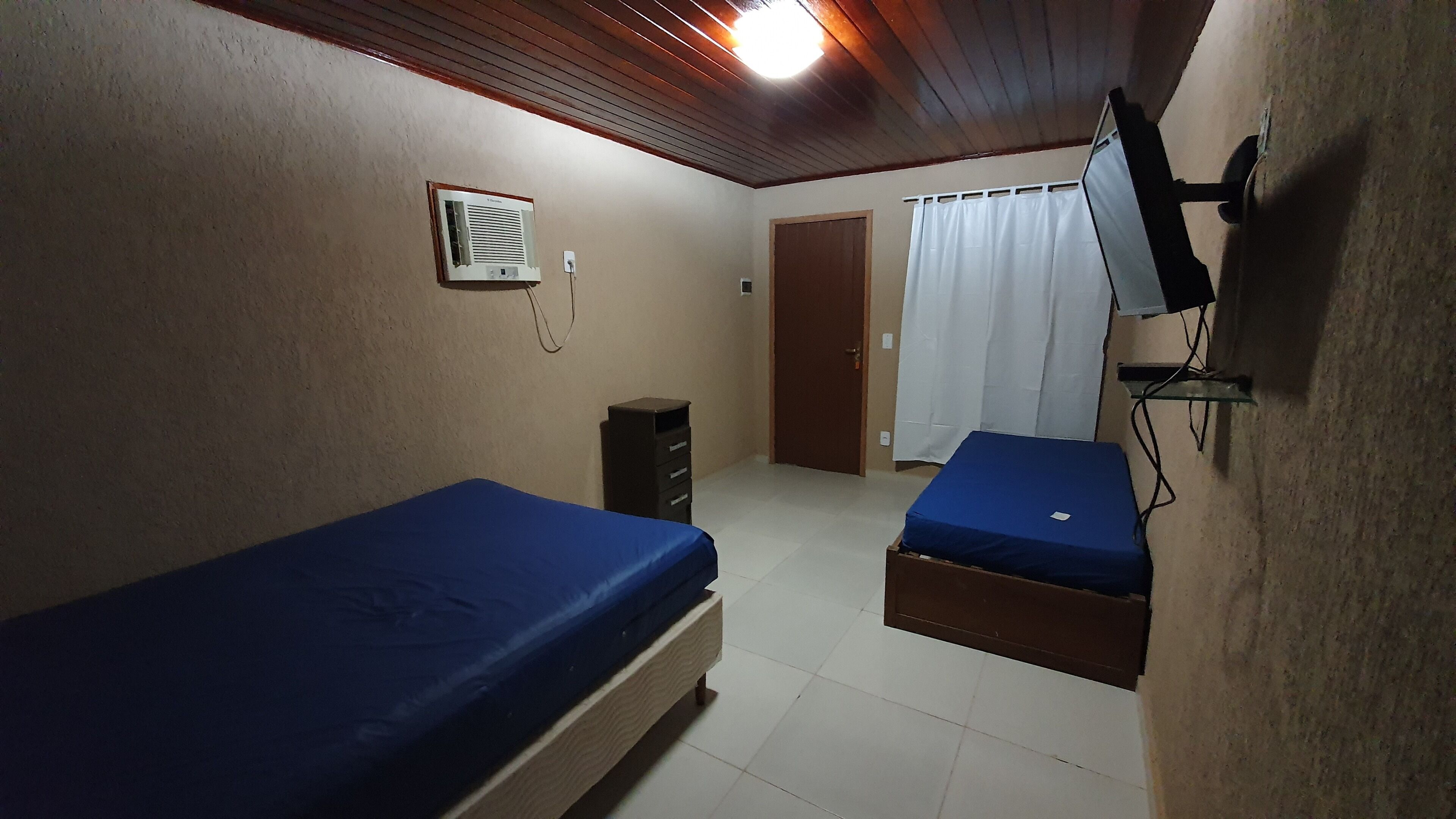 7 quartos, ferros/tábuas de passar roupa, Wi-Fi de cortesia