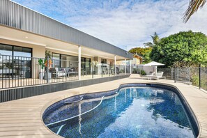 Pool - Bliss On Blue Waters (Broadbeach Waters)