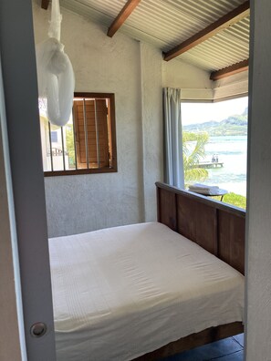 2 bedrooms, iron/ironing board, travel cot, free WiFi