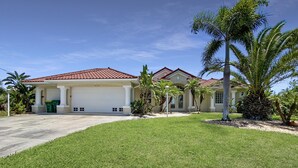 A single-story house with a red-tiled roof, a covered garage, and a well-maintained lawn. - Casa Del Sol, full refund*, heated pool, sleeps 6 (Port Charlotte)
