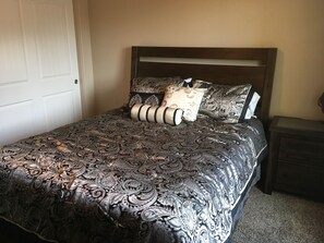 3 chambres, fer et planche à repasser, Wi-Fi gratuit, draps fournis