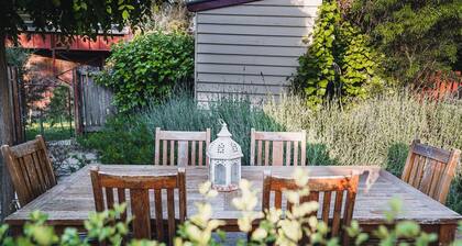 The Station Master's House, A darling house with everything you need for a relaxing getaway in Castl...