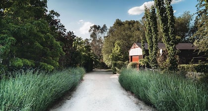 The Station Master's House, A darling house with everything you need for a relaxing getaway in Castl...