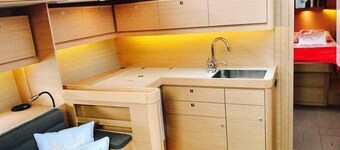 Paradise Boat & Breakfast