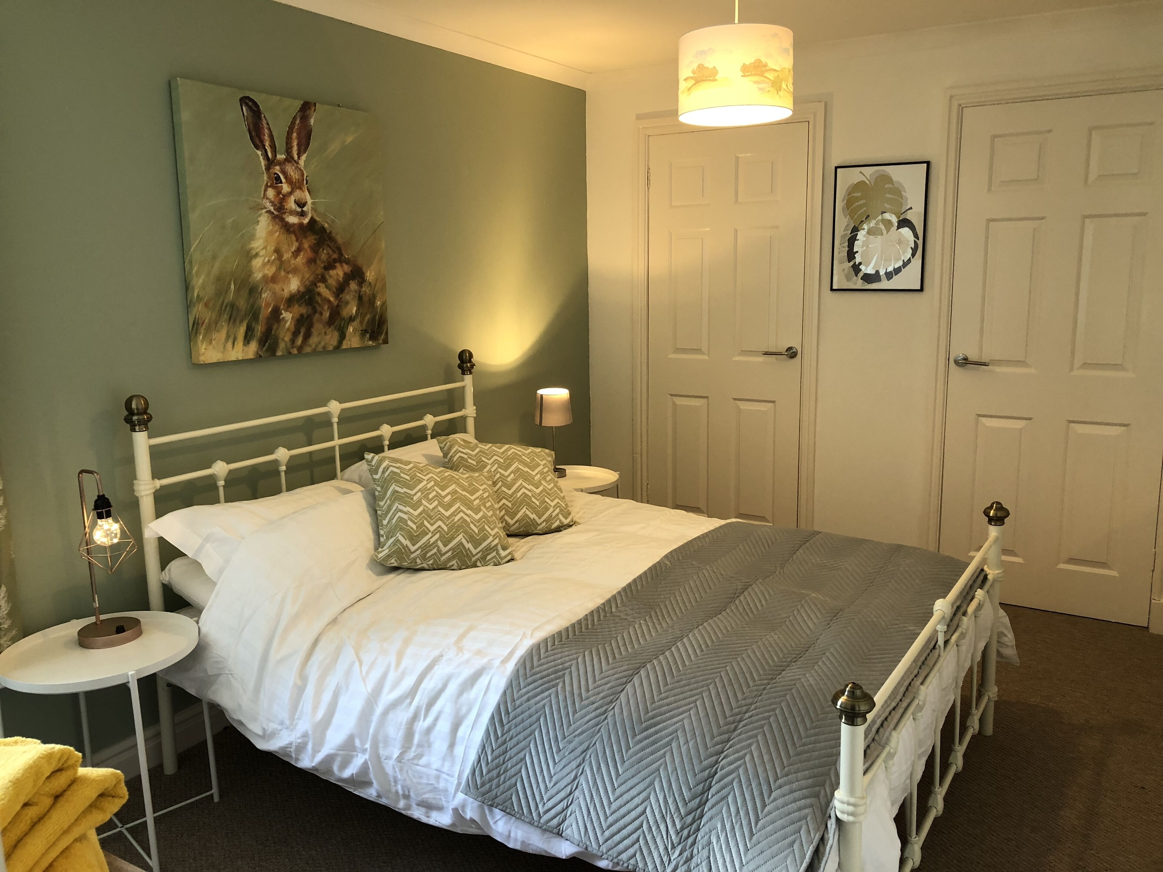 2 bedrooms, desk, iron/ironing board, travel crib