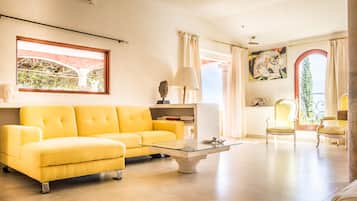 Apartment Maestro | Individually decorated, individually furnished, iron/ironing board