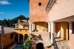 Apartment Sculpture | Balcony view - Villa Yrondi (Bora Bora)