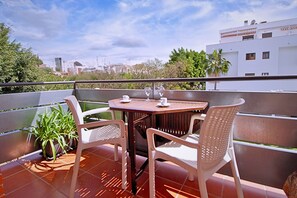 Outdoor dining - Beach and Center Style Apart With Terrace (Rincón de la Victoria)