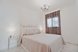 3 bedrooms, desk, iron/ironing board, travel cot - Beach and Center Style Apart With Terrace (Rincón de la Victoria)