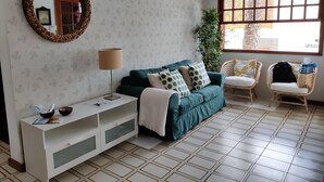 Smart TV, books - 3 bedroom villa on the beach - Long term rental @carolahouse_ (Sardina)
