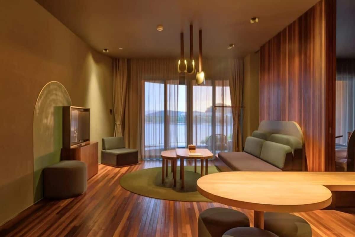 Premium bedding, down duvets, pillow-top beds, minibar