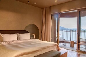 Suite Deluxe | Ropa de cama de alta calidad, edredón, camas con pillow-top y minibar 