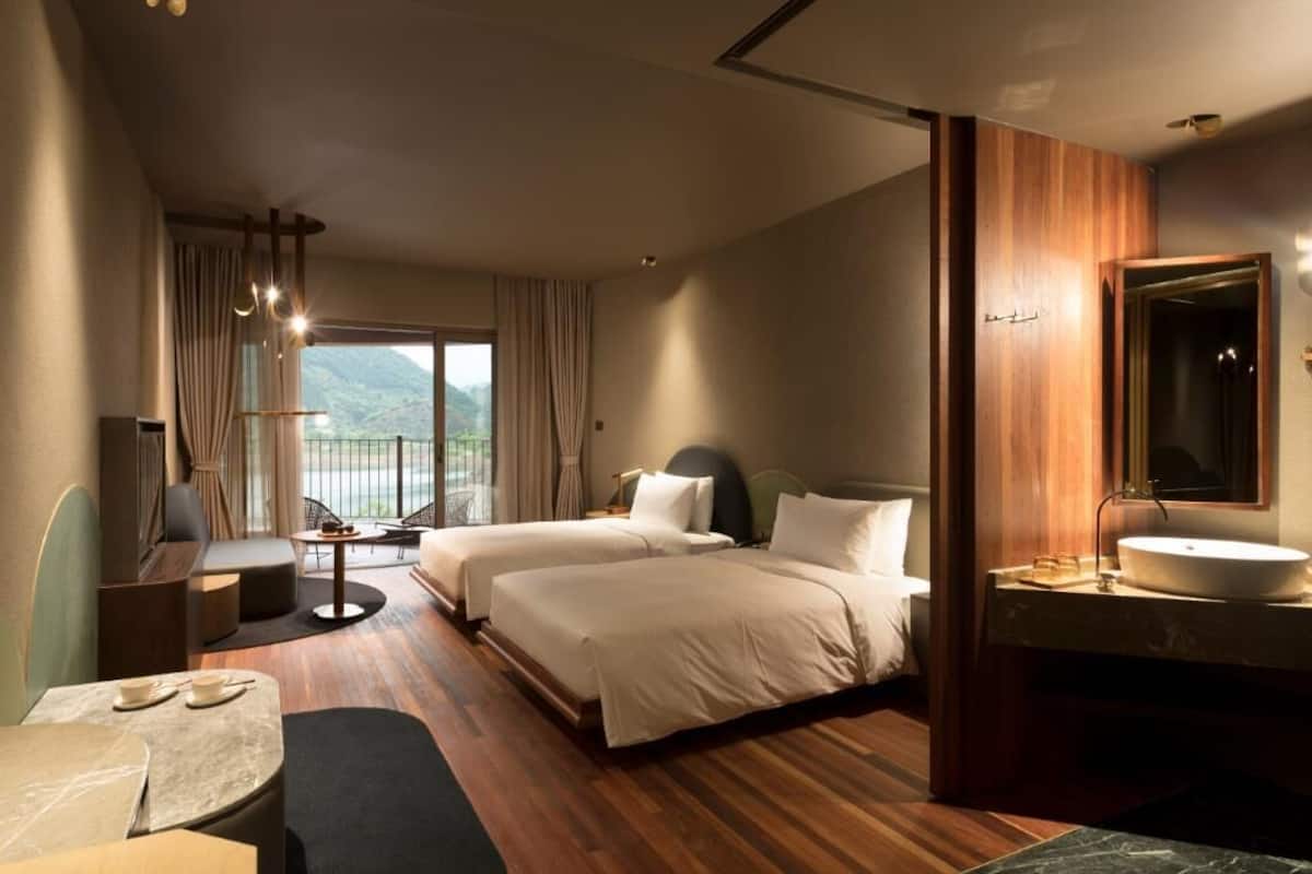 Premium bedding, down duvets, pillow-top beds, minibar