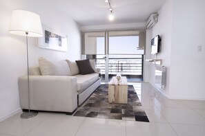 32-inch LED TV with cable channels, TV - AZ8 San Luis Apartment (Córdoba)