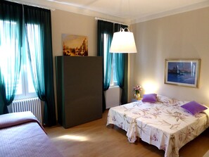 2 chambres, fer et planche à repasser, lit parapluie, Wi-Fi gratuit