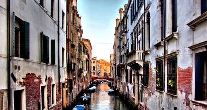 Lovely renovated apart in the most genuine Venice