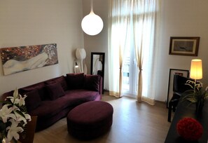 TV, DVD player, livros