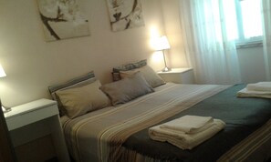 3 chambres, fer et planche à repasser, Wi-Fi gratuit, draps fournis