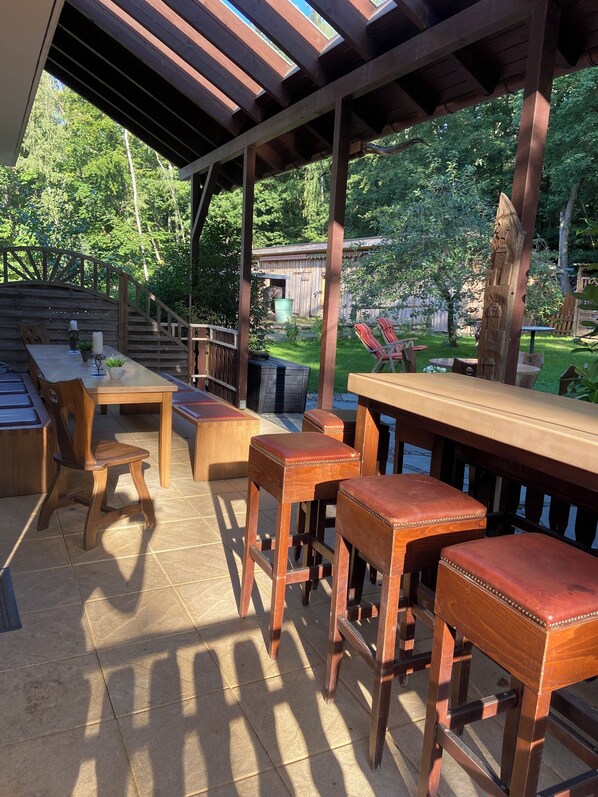 Outdoor dining - beautiful forest house for nature lovers in  Ahrweiler, dogs welcome (Ahrweiler)