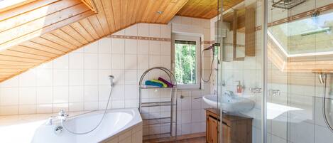 Bathtub, hair dryer, bidet, towels