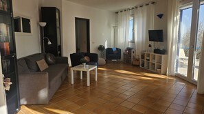 Televisor intel·ligent i llibres