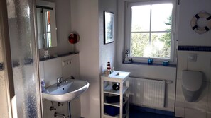 Bathtub, hair dryer, bidet, towels