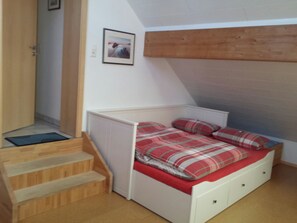 1 quarto, berço de viagem, Wi-Fi de cortesia, roupa de cama
