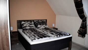 2 bedrooms, WiFi, bed sheets