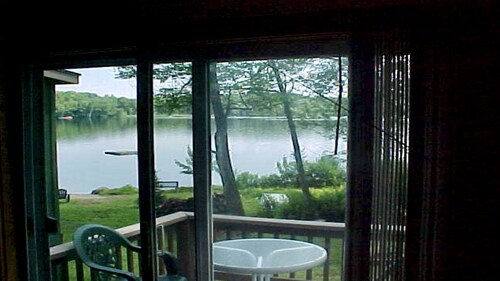 4 Season Secluded Lakefront Home near Ski Mountains