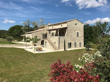 VUE DE LA PISCINE
