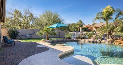 Resort Living! Quiet Lakefront Home. Pool, large shaded patio, fishing, sleeps 9