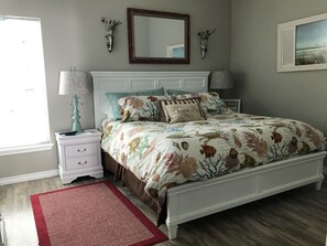 1 habitación, tabla de planchar con plancha y cuna de viaje 