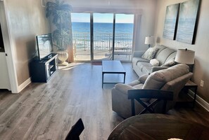 Een televisie en een dvd-speler