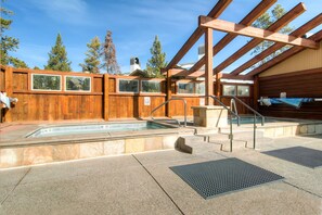Indoor pool, a heated pool - Walk to downtown-1 min walk to lift -Pool-Hot Tub (Breckenridge)