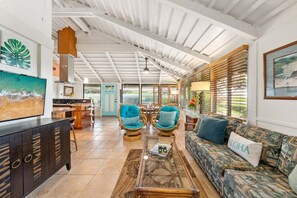 Smart TV - ICC 34 Spacious 2BD Cottage w Pool AC Near Beach (Lahaina)