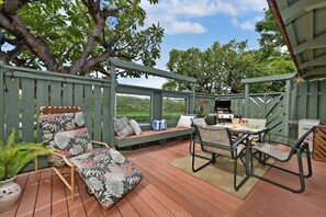 Outdoor dining - ICC 34 Spacious 2BD Cottage w Pool AC Near Beach (Lahaina)