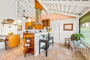 Interior - ICC 34 Spacious 2BD Cottage w Pool AC Near Beach (Lahaina)