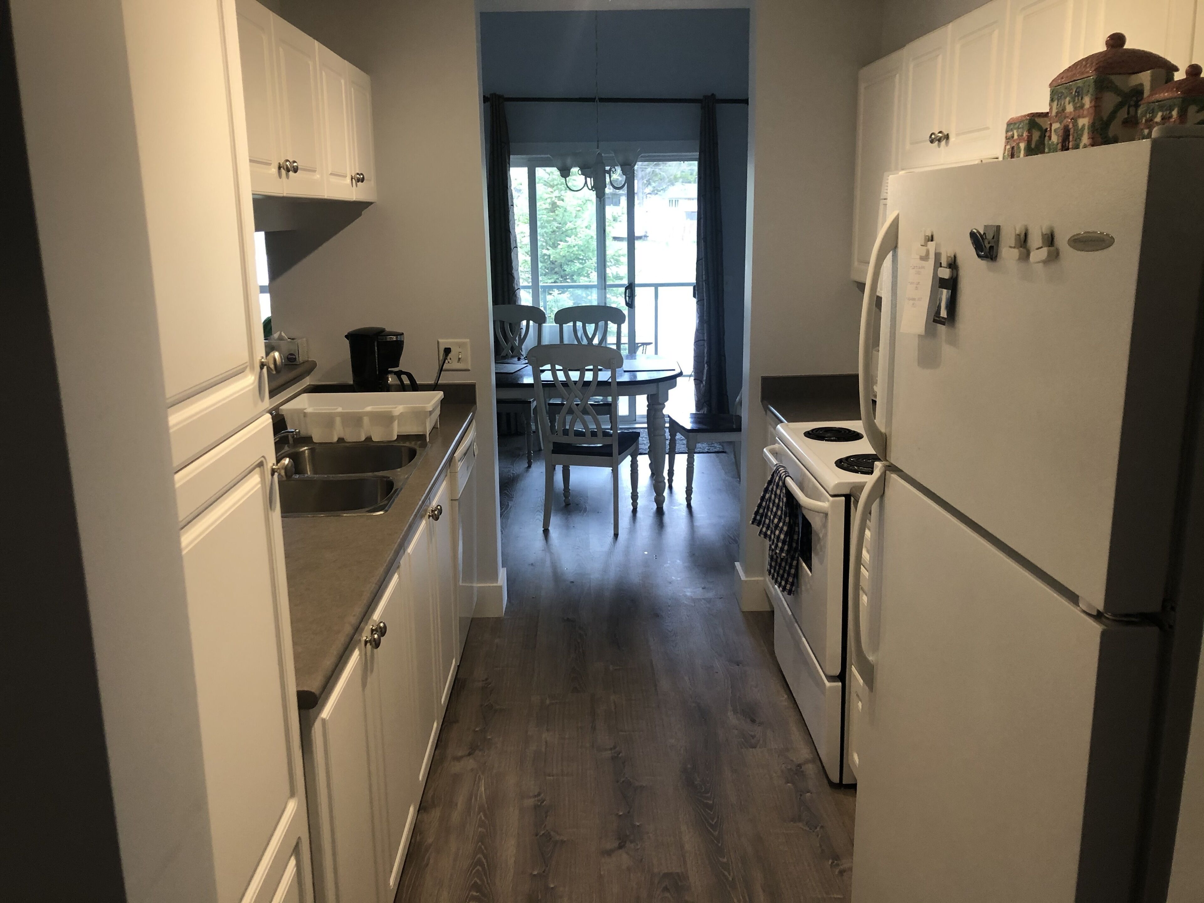 雪櫃、微波爐、焗爐、爐具