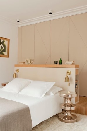 3 slaapkamers, een strijkplank/strijkijzer, gratis wifi, beddengoed