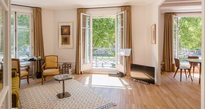 Luxurious on the Champ de Mars, Ecole Militaire views, Balconies, South, Air Con