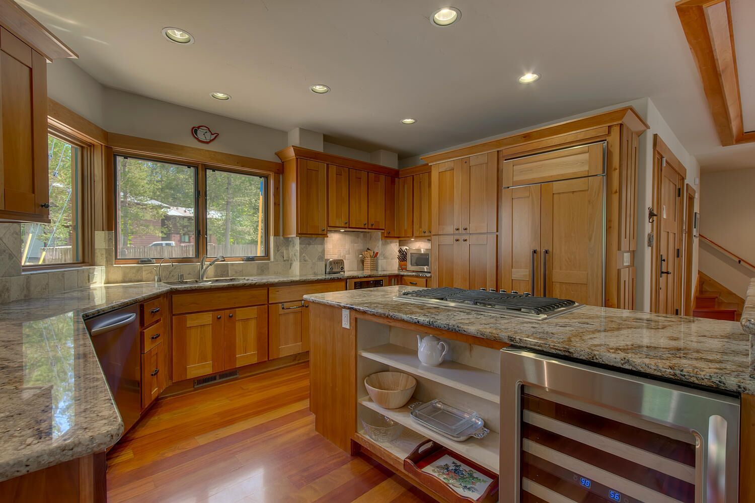 1 MONTH MIN. Lux House IN Palisades w/ 2Decks, Backyard, Outdoor SAUNA & Hot Tub