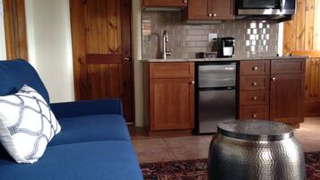 Smart TV, libros y estéreo