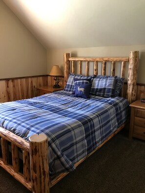 5 bedrooms, WiFi, bed sheets - Quiet Cabin in the Woods located near Island Park/West Yellowstone (Island Park)