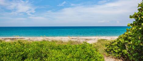 Plage à proximité, chaises longues