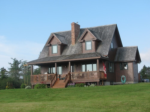 Wake Up to the World’s Highest Tides – A Private Fundy Beachfront Retreat