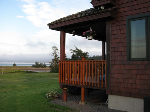 Wake Up to the World’s Highest Tides – A Private Fundy Beachfront Retreat